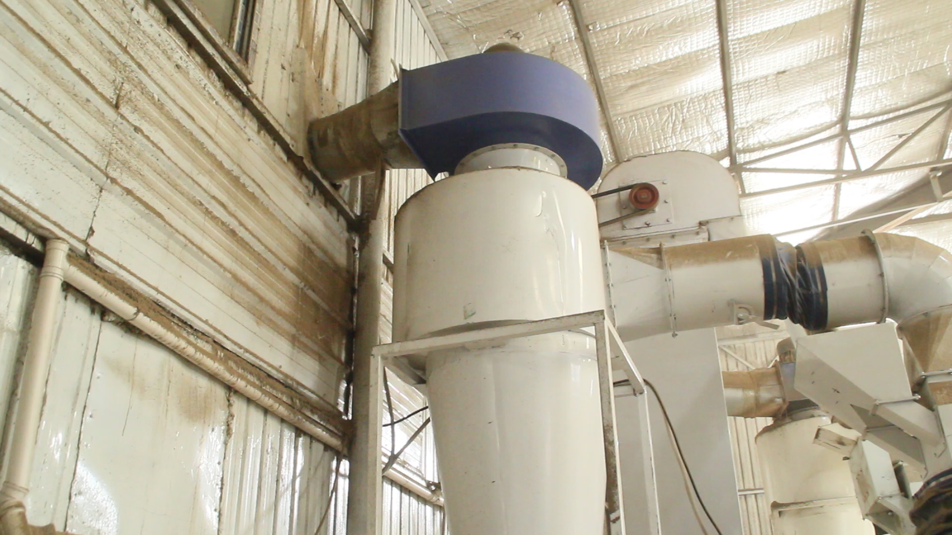 旋風(fēng)除塵器.jpg 旋風(fēng)除塵器.jpg